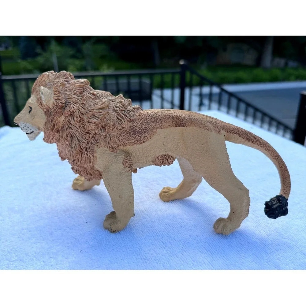 Safari Ltd Male Lion Figure Wildlife Animal Toy Figurine Realistic Big Cat